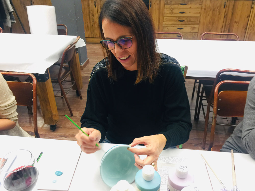 pintar cerámica ayuda a bajar el estrés